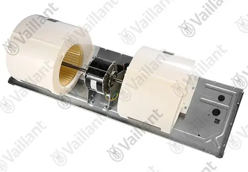 Tangentialventilator von Vaillant, montiert auf einer Metallbasis, mit zwei weißen Gehäusen und einem Motor in der Mitte.